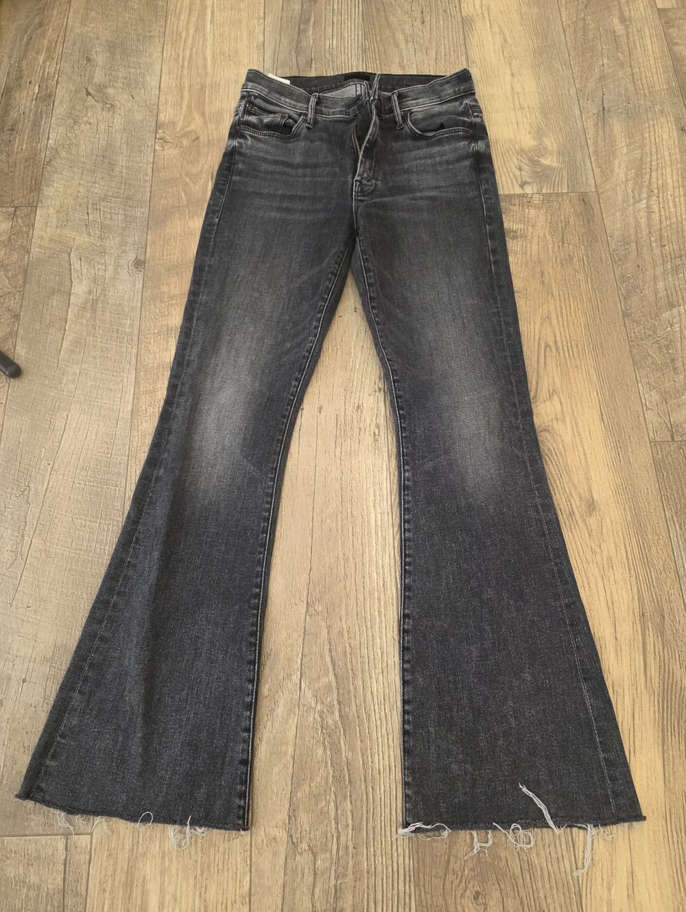 Mother Jeans The Weekender Fray Sz 25 Friday The 13th Wash Euc - Picture 2 of 4